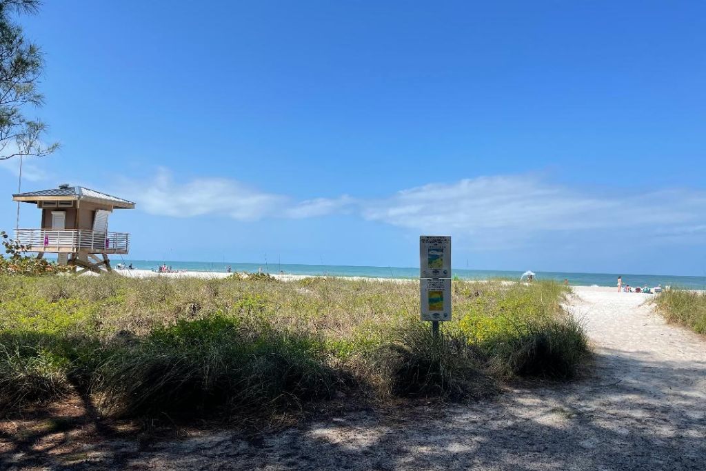 Anna Maria Island Coquina Beach is the longest strip of beach on Anna Maria Island.</p>
<p>Shelling, sand dunes, and waving sea oats make this a popular spot.